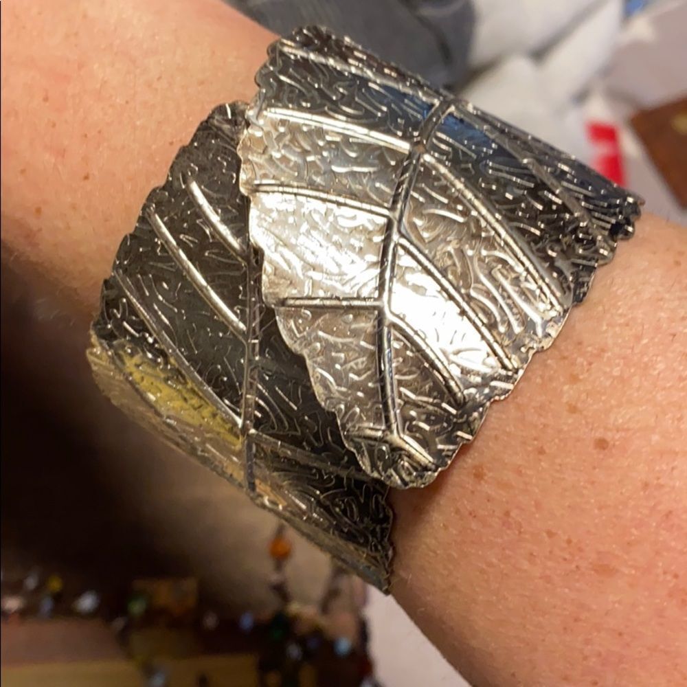 New Silver Tone Polished Leaf Hinged Cuff Bracelet